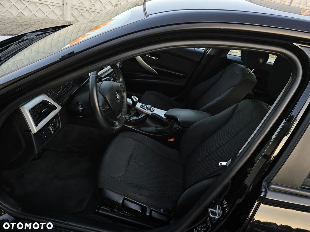 BMW Seria 3 318d Blue Performance - 22