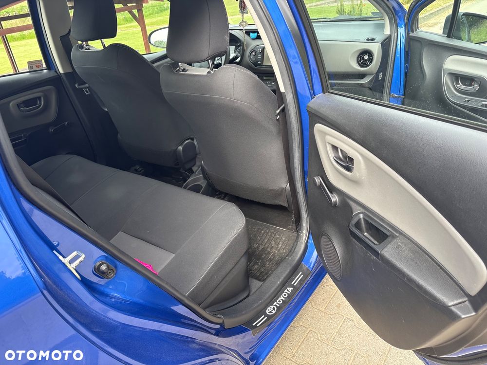 Toyota Yaris Hybrid 100 Selection - 11