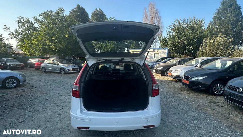 Hyundai i30 1.6 CRDI blue Classic - 12