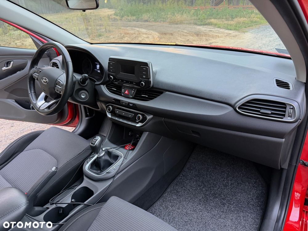Hyundai i30 1.5 DPI Classic + - 10