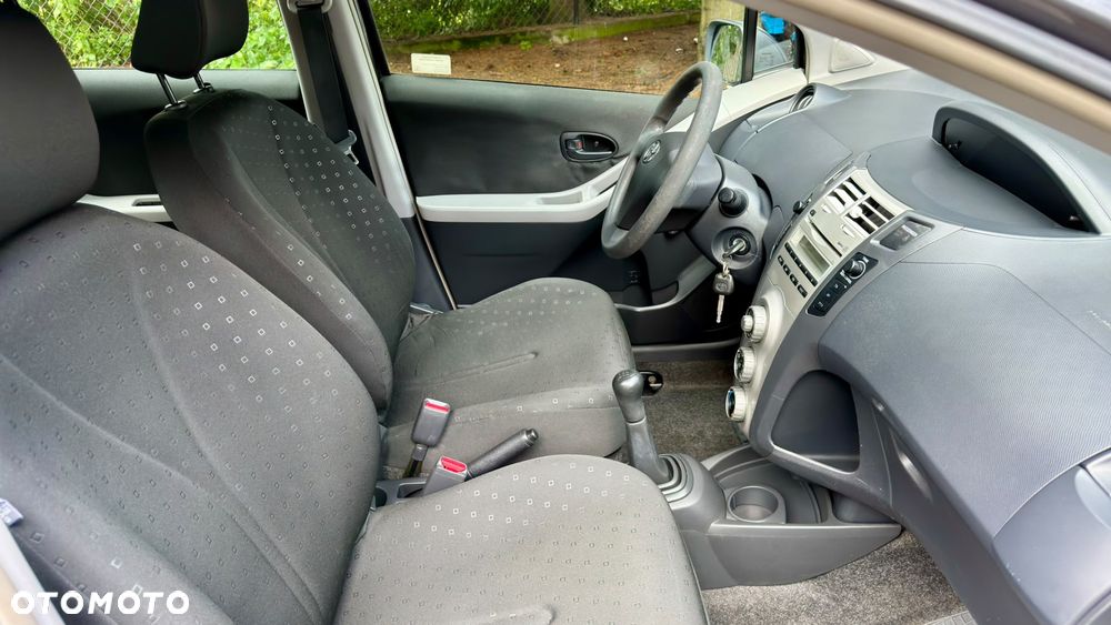 Toyota Yaris - 22