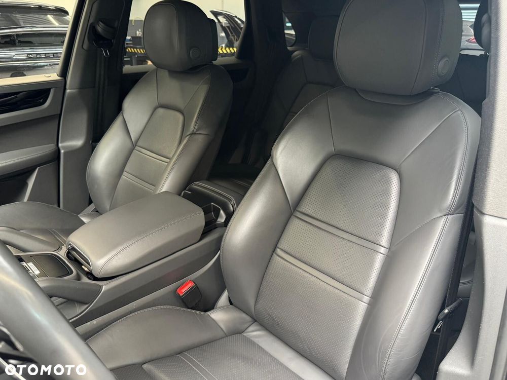 Porsche Cayenne - 15