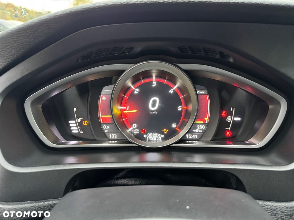 Volvo V40 Cross Country - 21