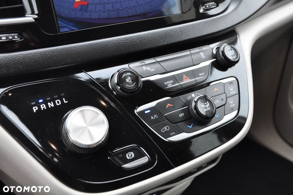 Chrysler Pacifica - 33