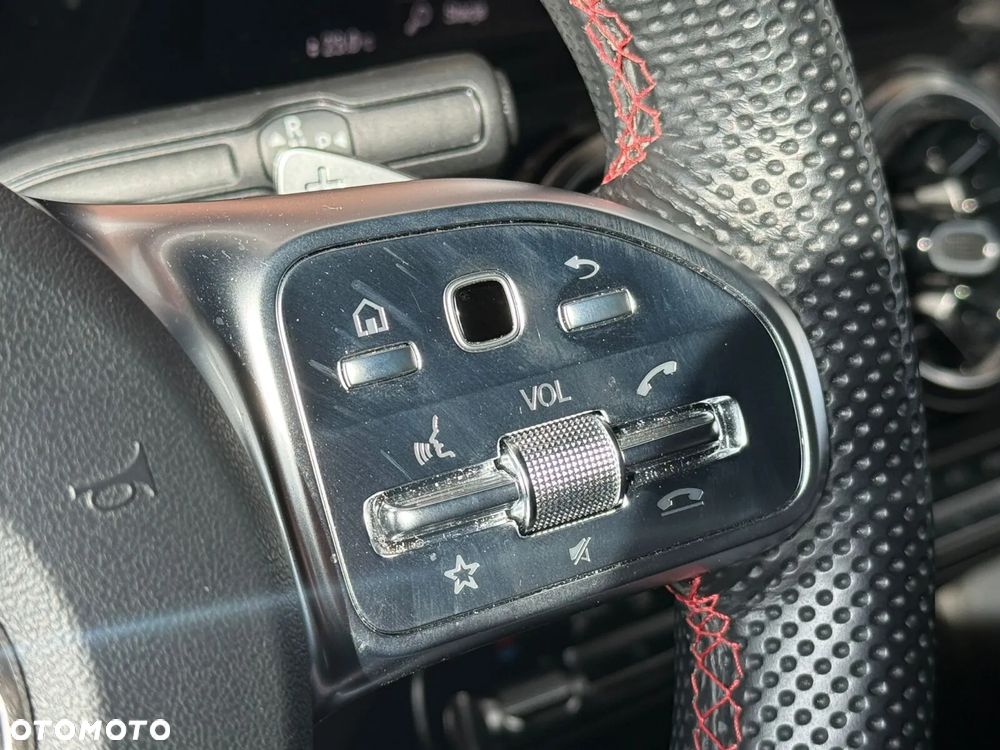 Mercedes-Benz GLB 200 4-Matic AMG Line 8G-DCT - 17