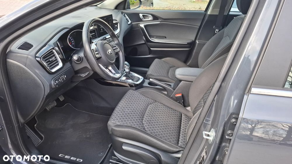 Kia Ceed 1.4 T-GDI DCT OPF Platinum Edition - 9