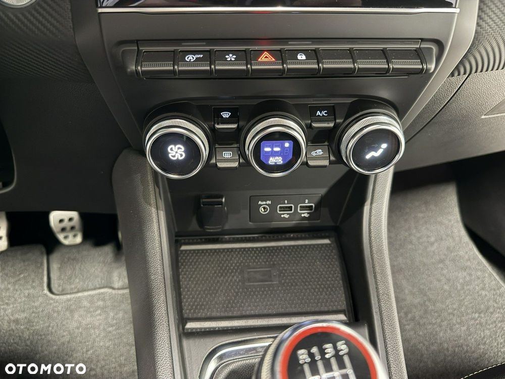 Renault Captur TCe Mild Hybrid 140 GPF TECHNO FAST TRACK - 24