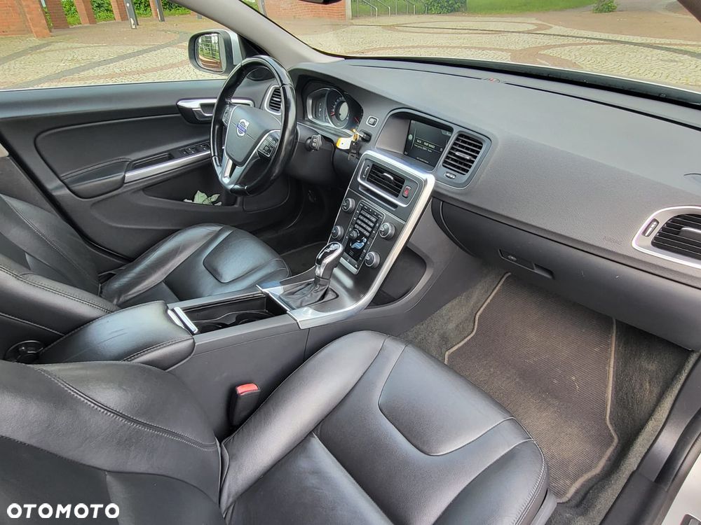 Volvo V60 D4 Geartronic Momentum - 4