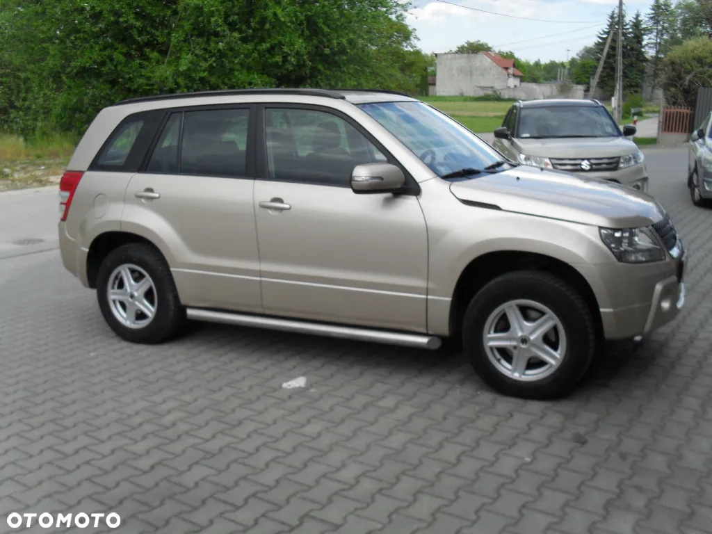 Suzuki Grand Vitara 2.0 - 18