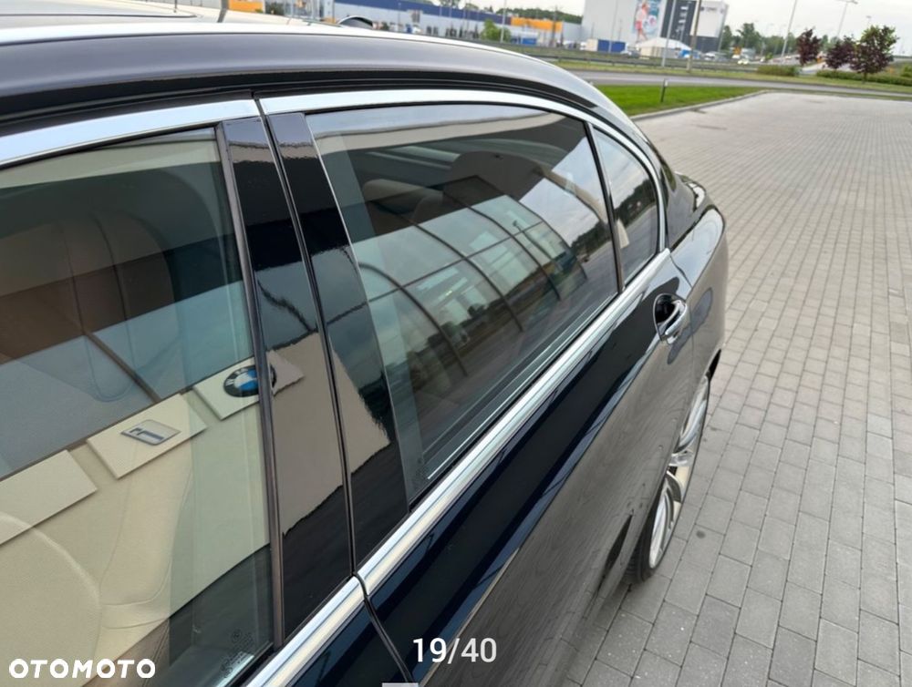 BMW Seria 7 750i L xDrive - 16