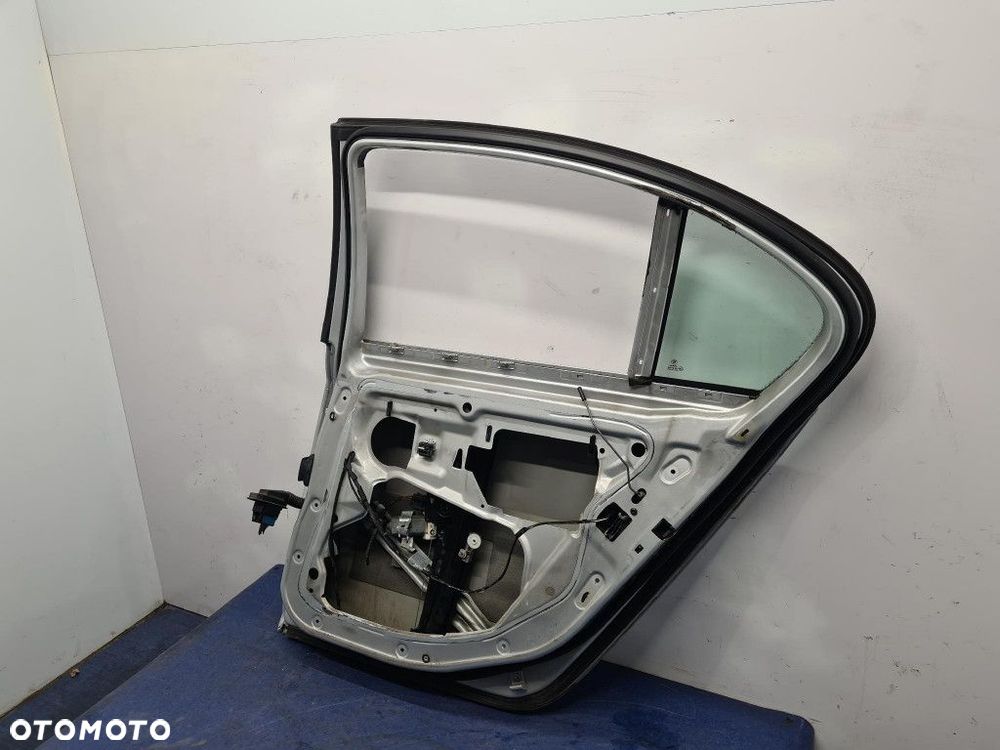 BMW E60 DRZWI TYŁ PRAWE - 11