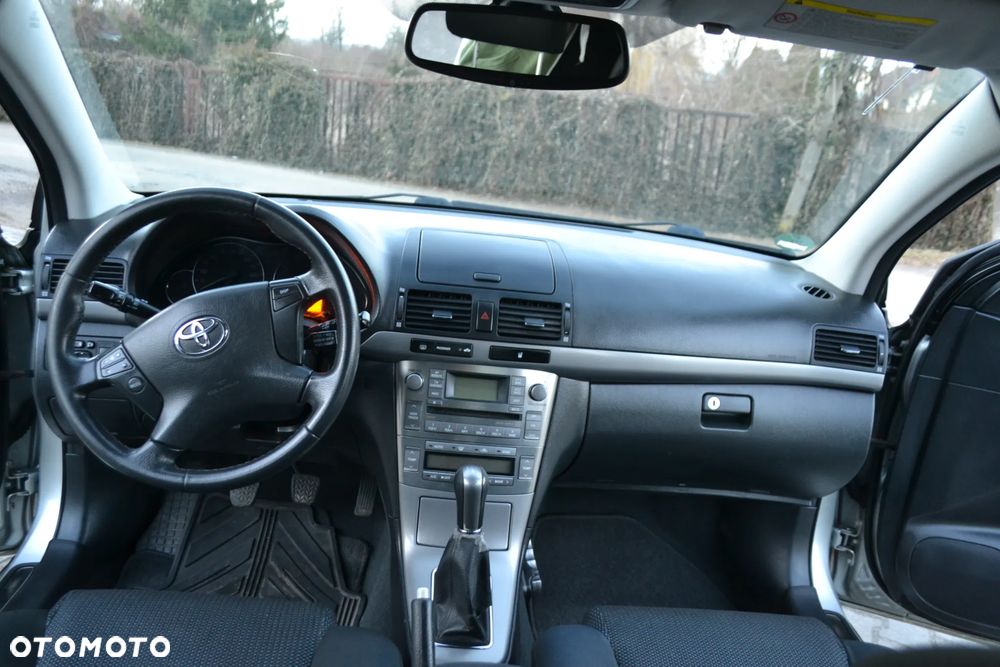 Toyota Avensis 2.0 VVT-i Executive - 28