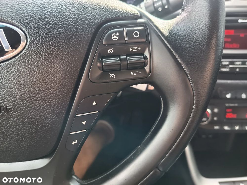 Kia Ceed 1.4 CVVT Fifa World Cup Edition - 17