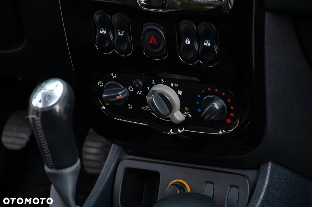 Dacia Duster 1.6 16V 4x2 Laureate - 23