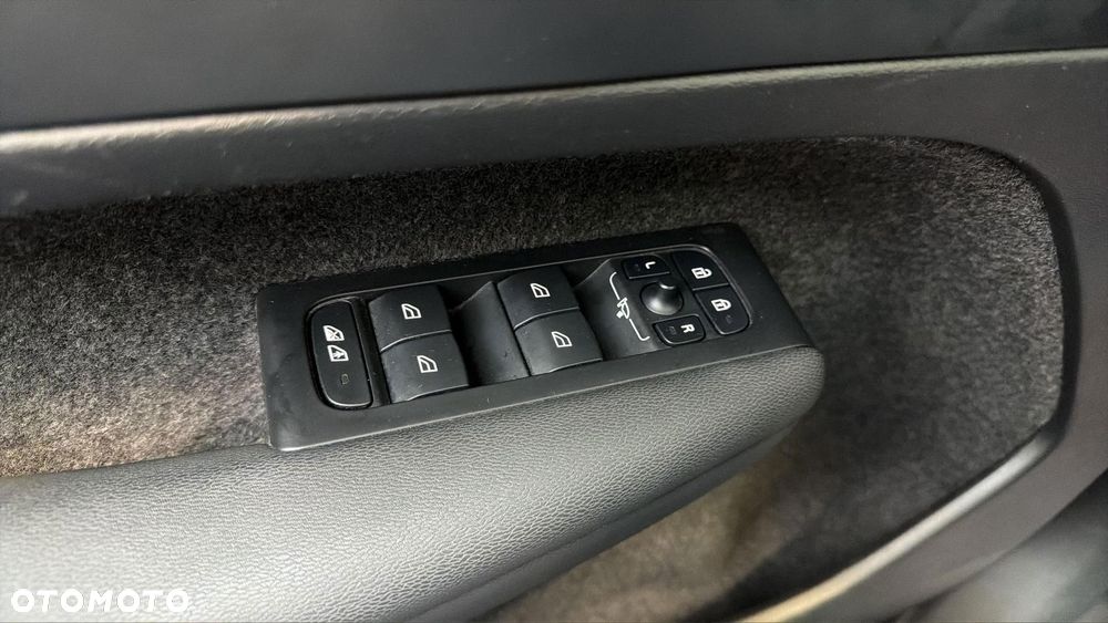 Volvo XC 40 B3 Core - 29