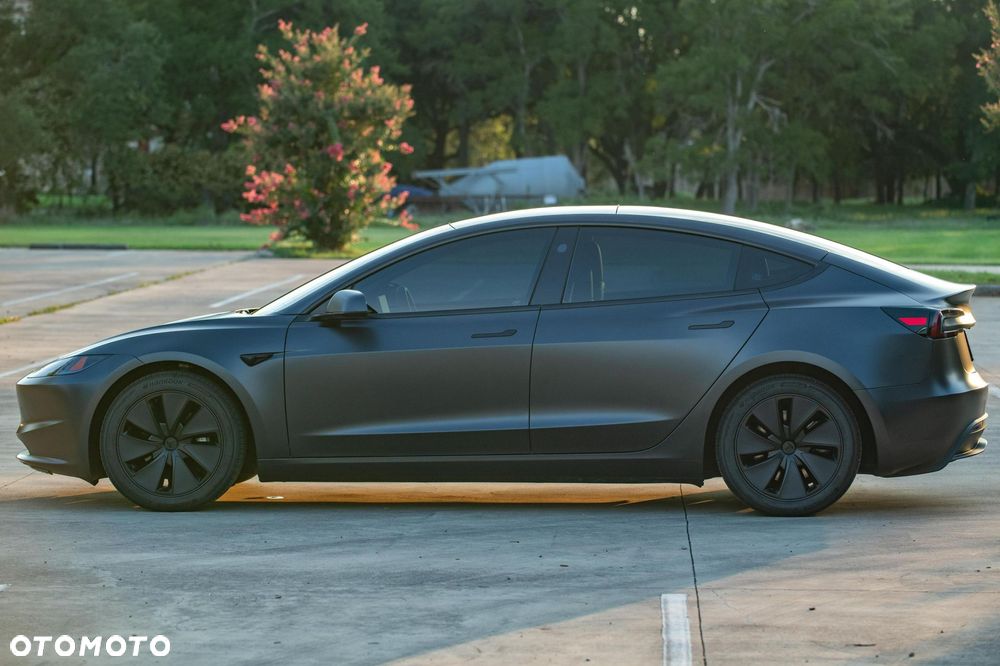 Tesla Model 3 - 10