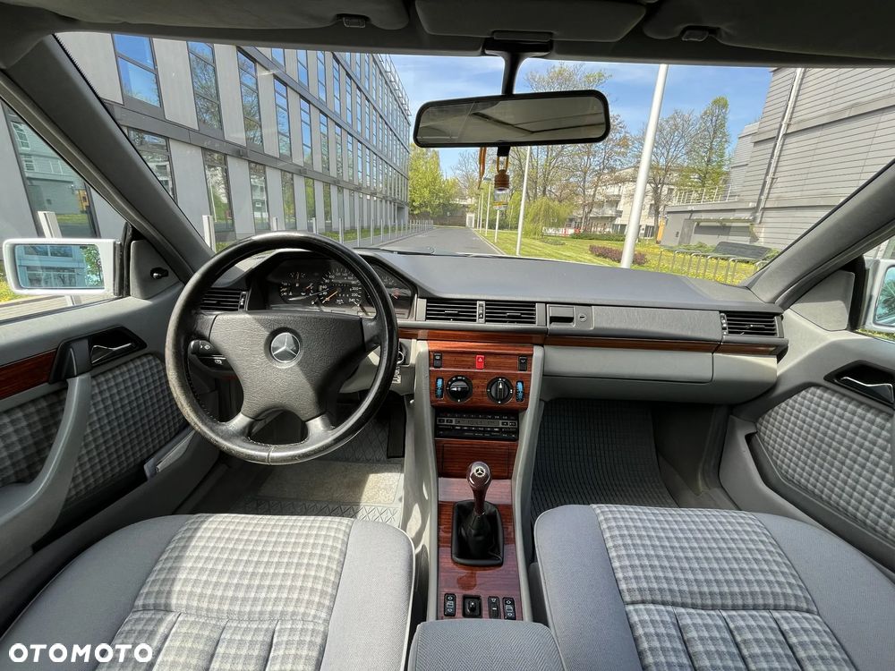 Mercedes-Benz W124 (1984-1993) - 15