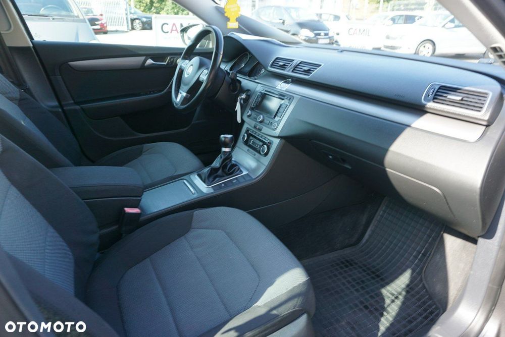 Volkswagen Passat - 28