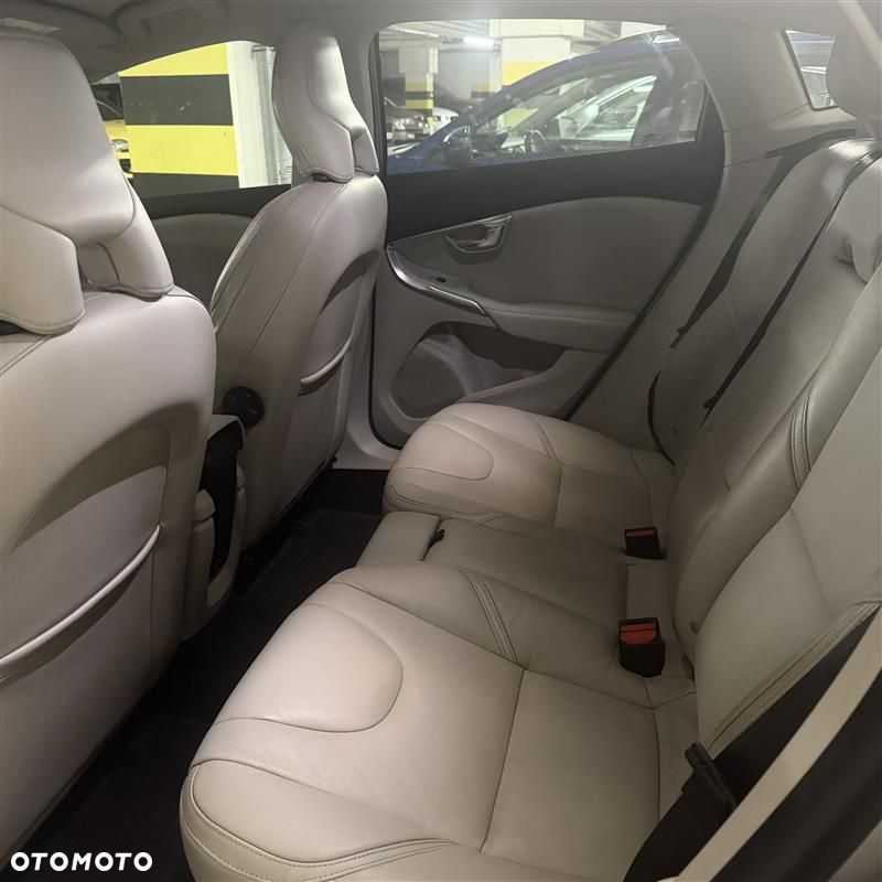 Volvo V40 D2 Drive-E Summum - 6