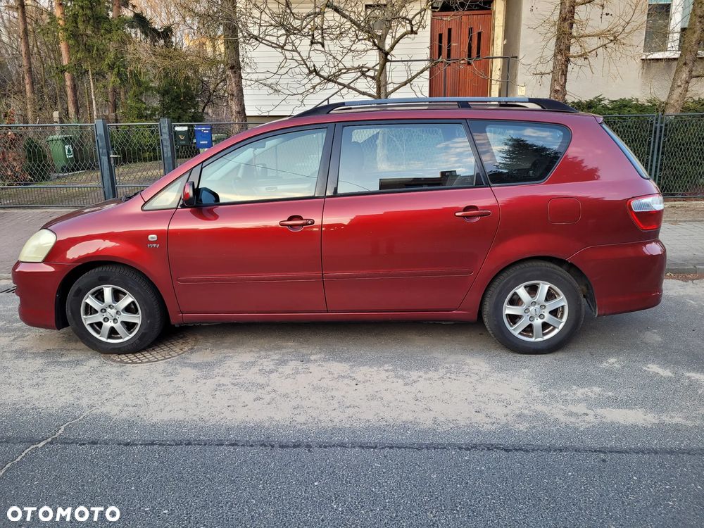 Toyota Avensis Verso Standard - 1