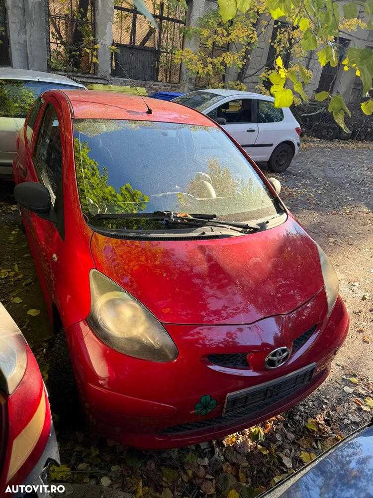 Dezmembrez Toyota Aygo rosu coupe 2006 1.0 benzina - 9