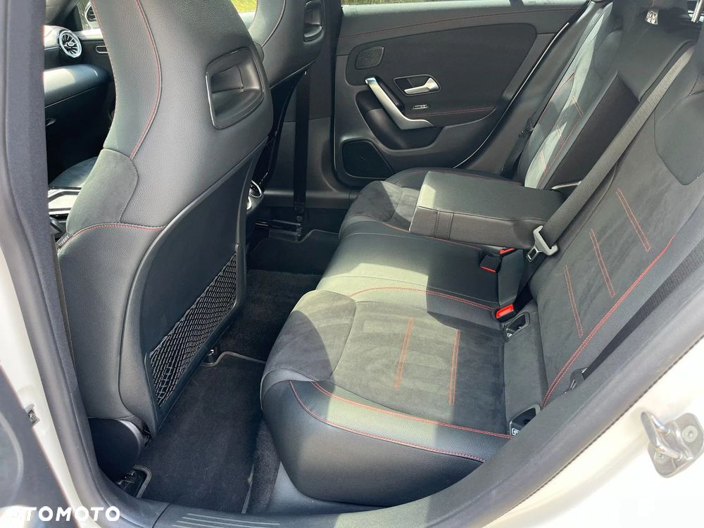 Mercedes-Benz CLA 200 mHEV AMG Line 7G-DCT - 14