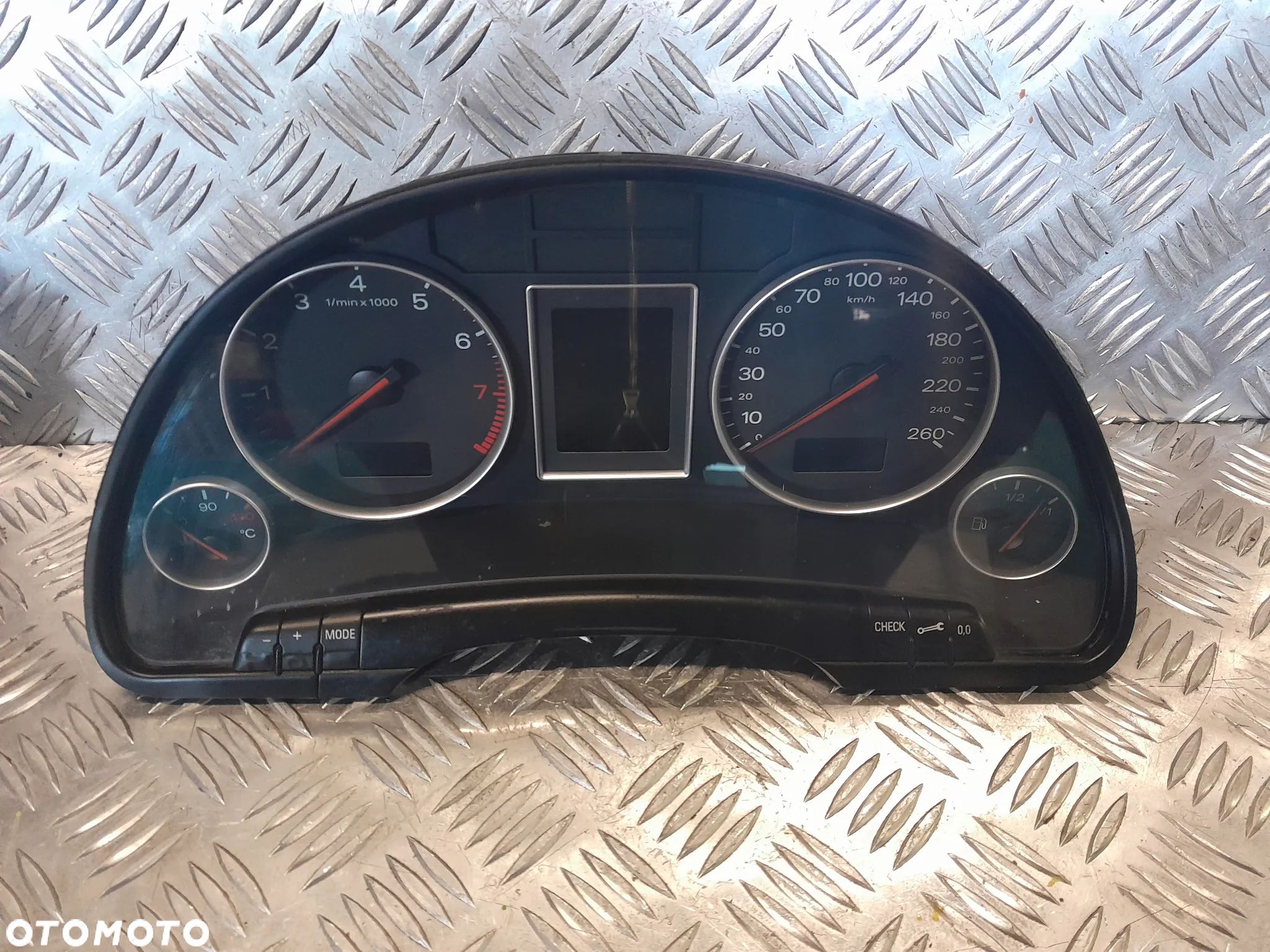 Zegary licznik AUDI A4 B6 2.0 20v 8E0920900F - 1