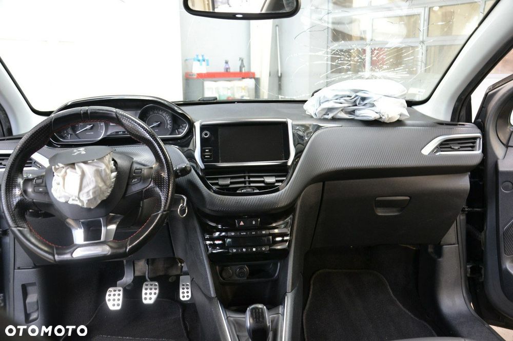 Peugeot 208 - 15