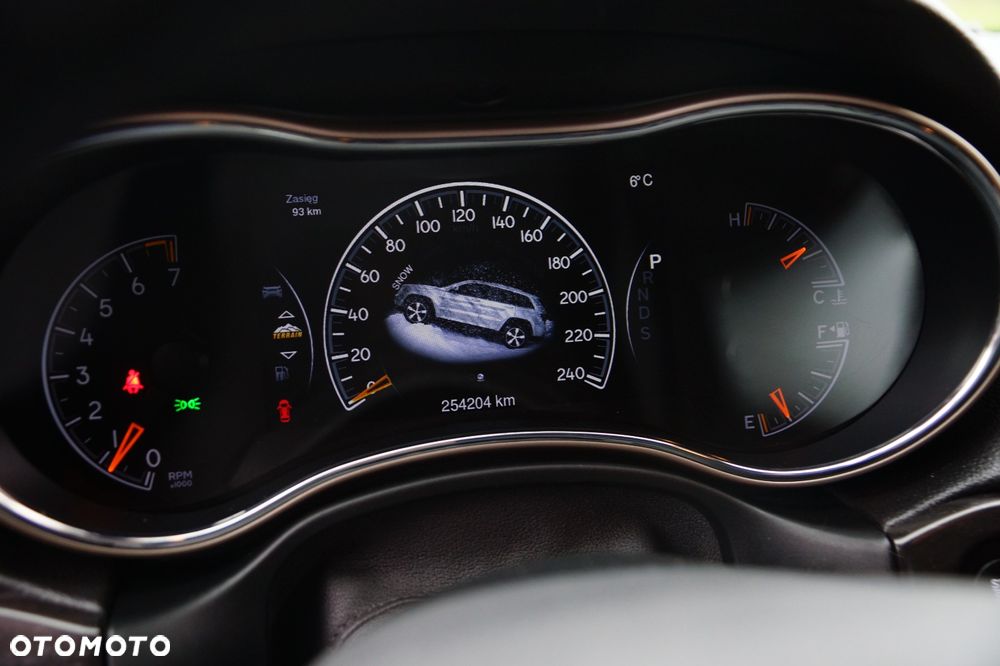 Jeep Grand Cherokee - 28