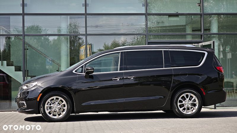 Chrysler Pacifica - 5