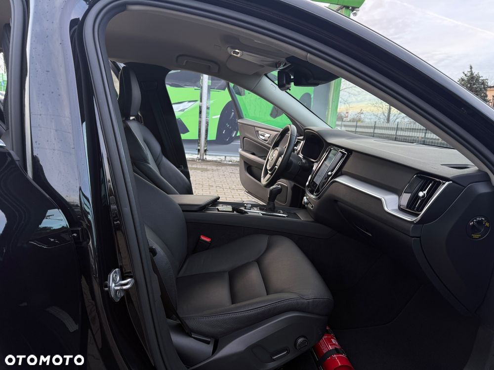 Volvo V60 D3 Drive-E Momentum - 22