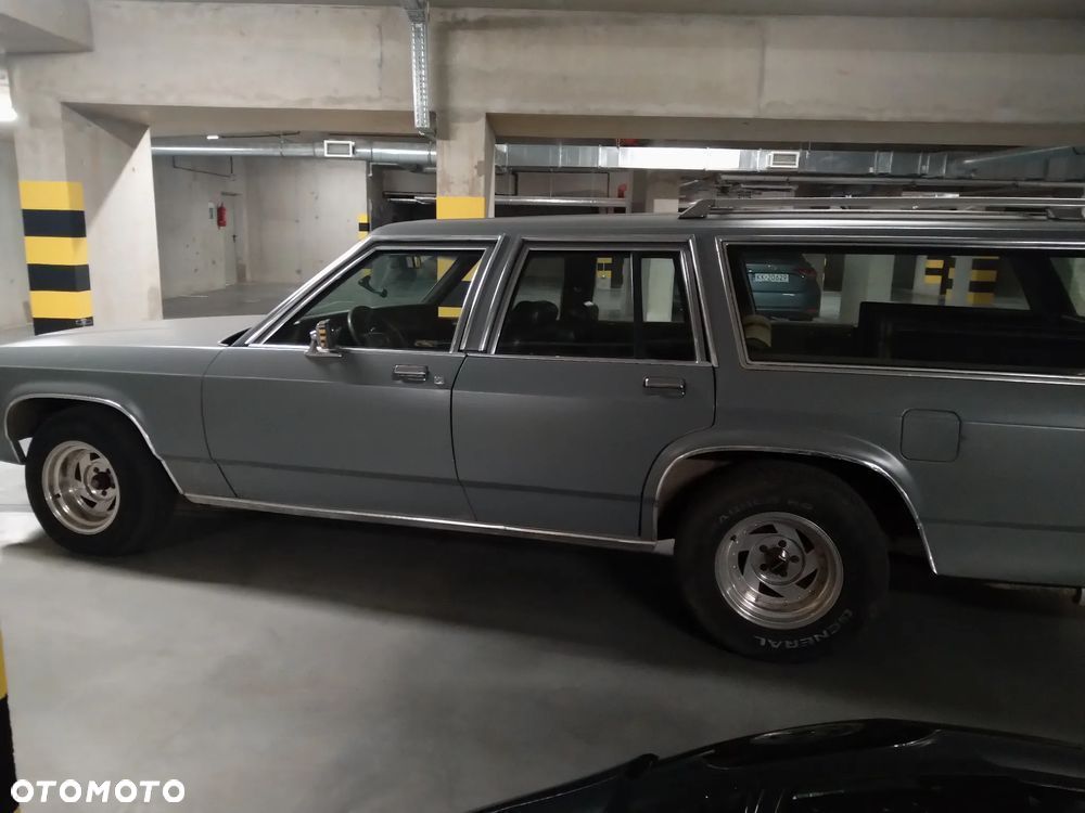 Ford Crown - 21