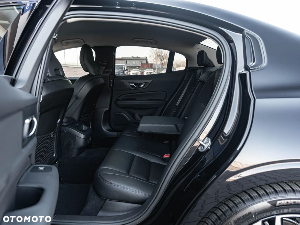 Volvo S60 B4 B DKG Plus Dark - 29