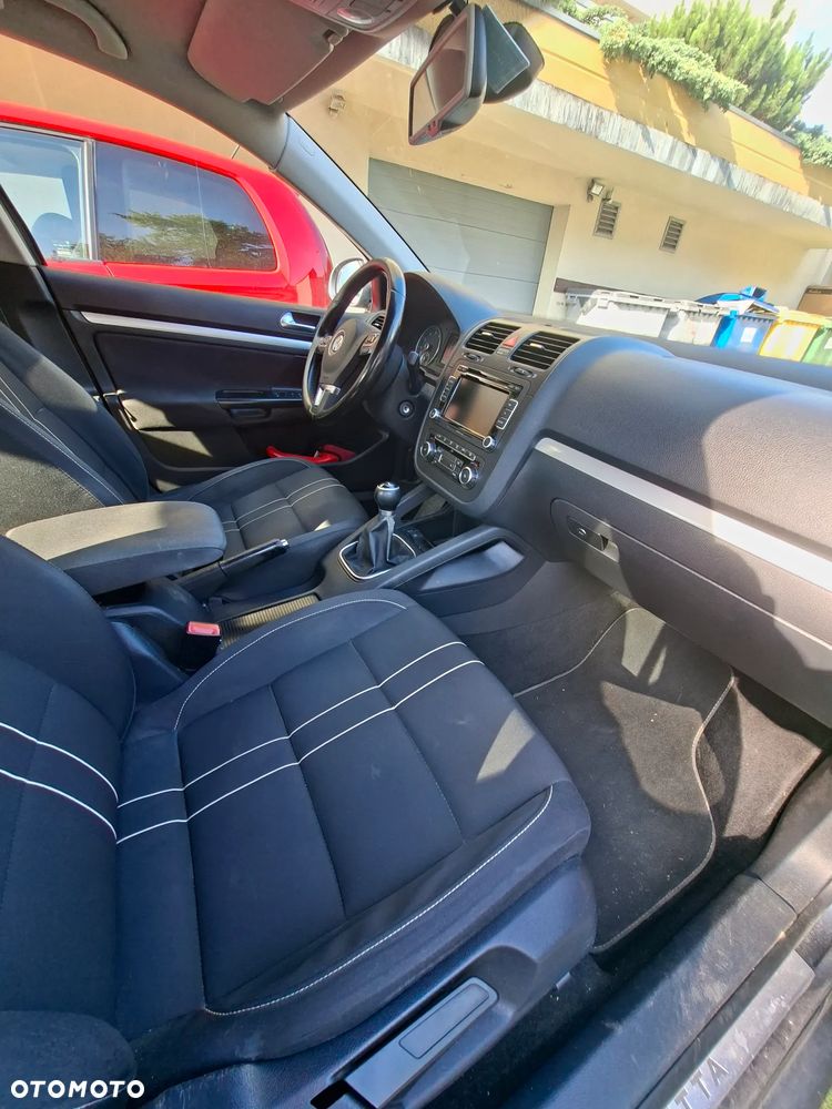 Volkswagen Jetta - 6