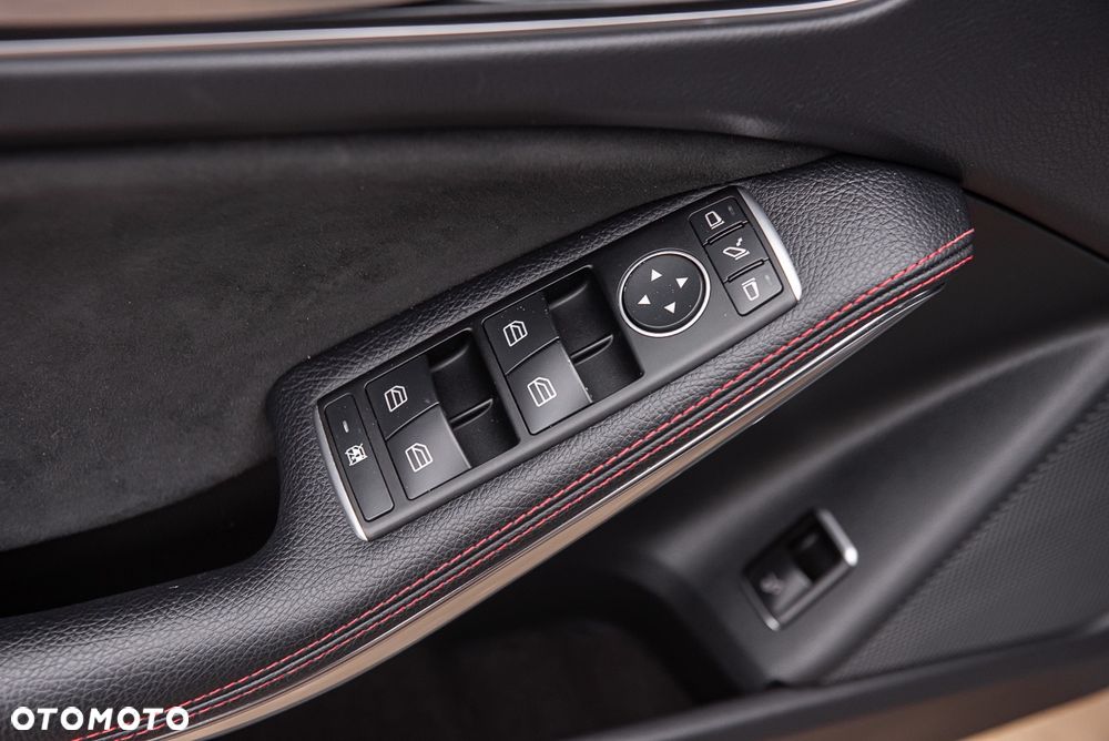 Mercedes-Benz GLA 250 4Matic 7G-DCT AMG Line - 16