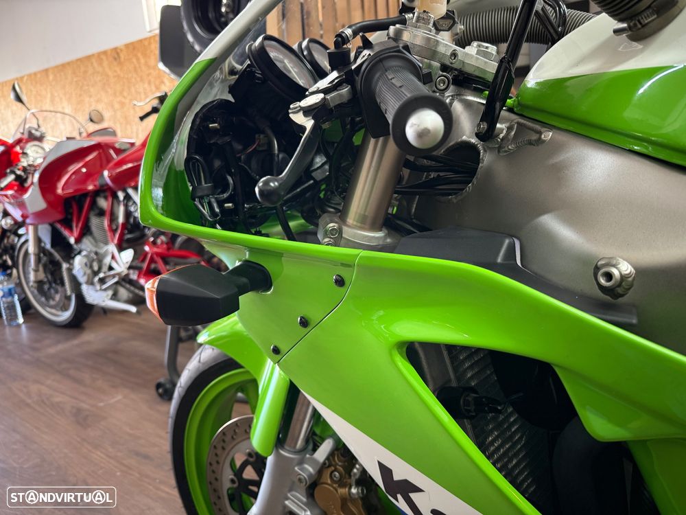 Kawasaki ZXR 750 J - 22