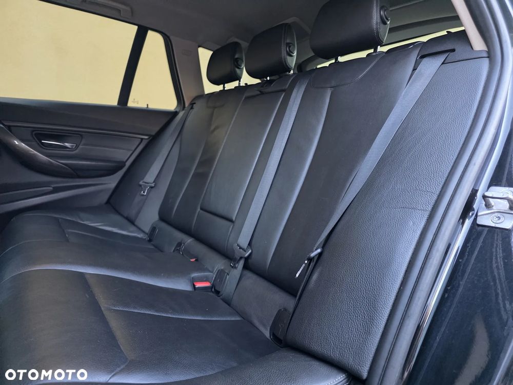 BMW Seria 3 330d Sport-Aut Blue Performance Modern Line - 17