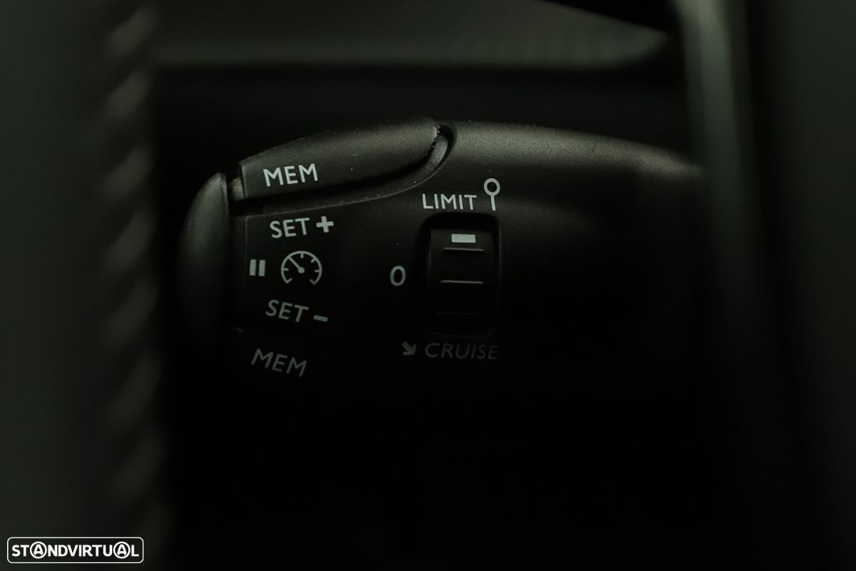 Peugeot 208 1.2 PureTech Allure - 17