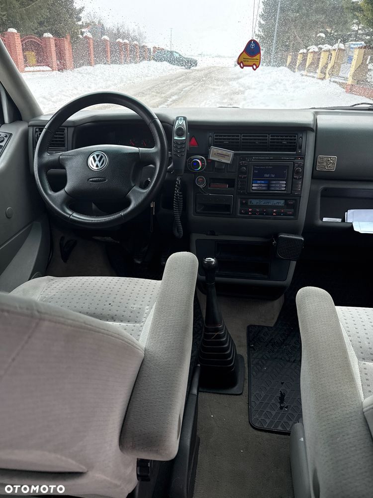 Volkswagen Caravelle - 8