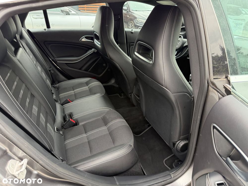 Mercedes-Benz CLA 180 Urban - 33