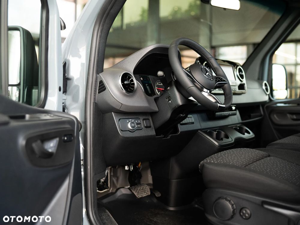 Mercedes-Benz Sprinter - 9