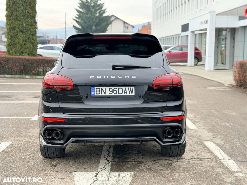 Porsche Cayenne 3.0 L - 22