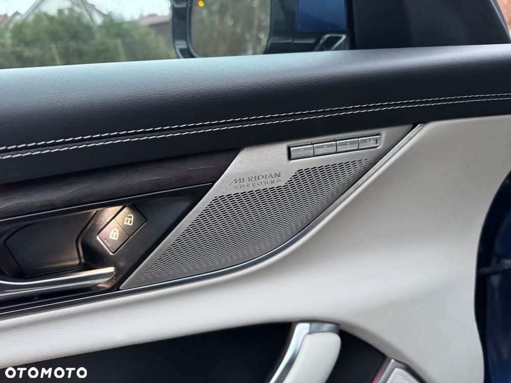 Jaguar XF P300 AWD R-Dynamic S - 33