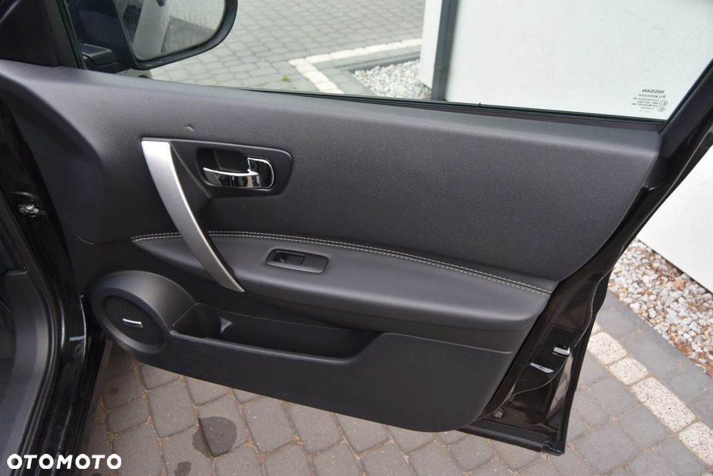 Nissan Qashqai 2.0 dCi 4 x 4 DPF tekna - 19