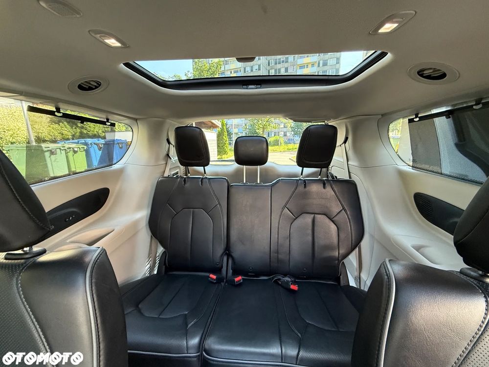 Chrysler Pacifica - 17