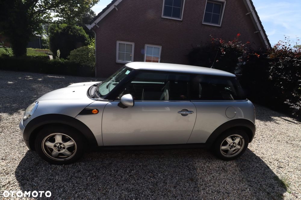 MINI Cooper Standard - 2