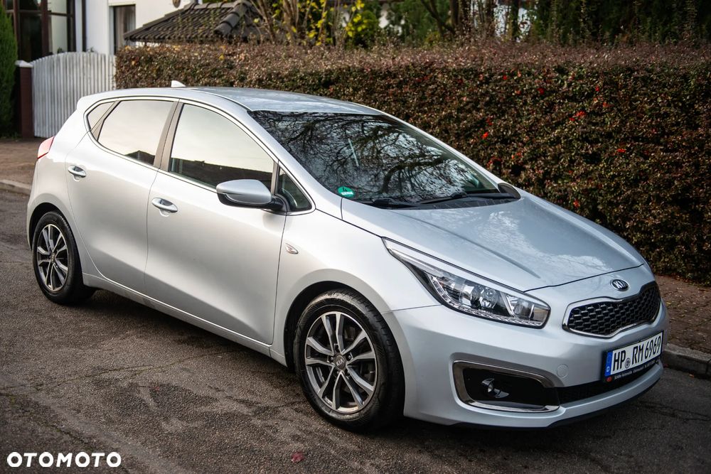 Kia Ceed 1.6 GDI Dream-Team Edition - 3
