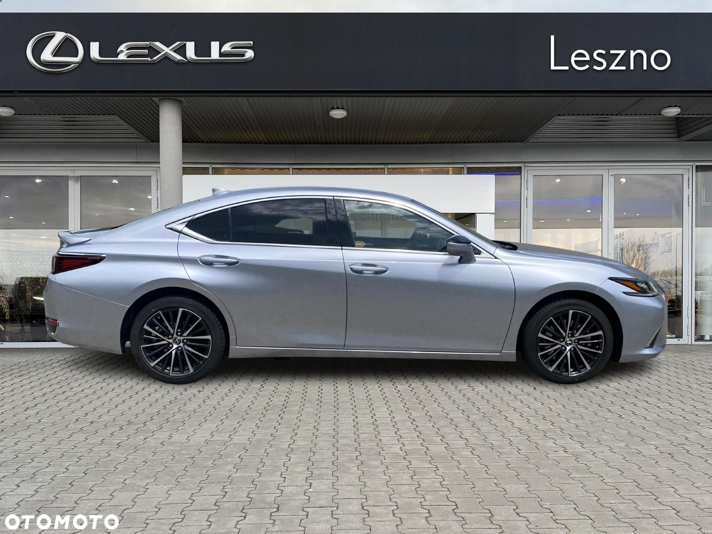 Lexus ES - 10