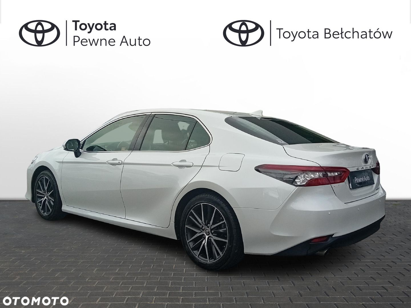 Toyota Camry - 4