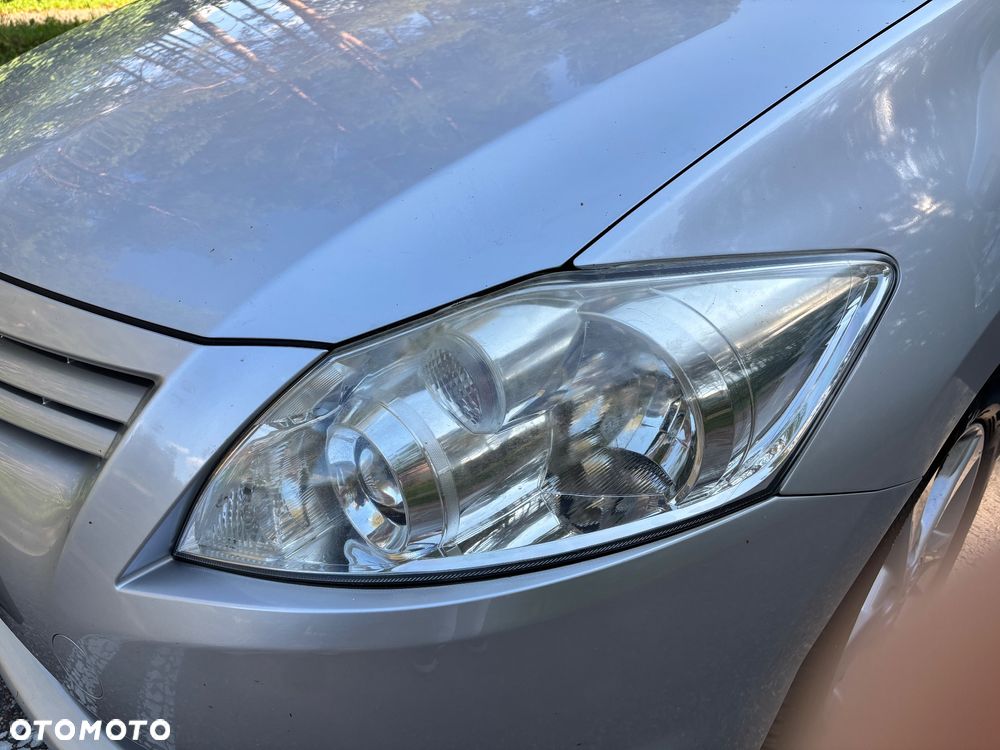 Toyota Auris 1.6 2010 - 13
